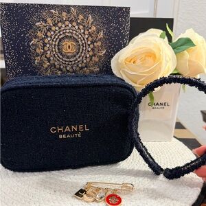 Chanel Beauté limited edition Navy Makeup Pouch, headband & novelty brooch- NIB